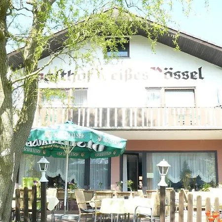 Weisses Rossel 2* Mondfeld