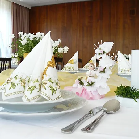 Weisses Rossel Hotel Mondfeld